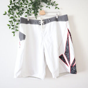 Volcom Men's White Gray & Red Foster Solid Too Mesh Lined Board Shorts Size 40